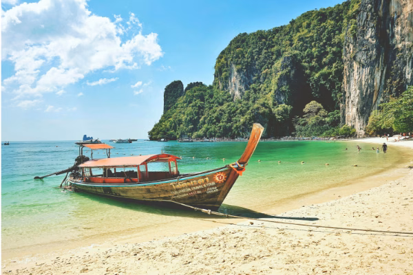 Scenic longtail boat in Krabi – Southern Thailand hotels